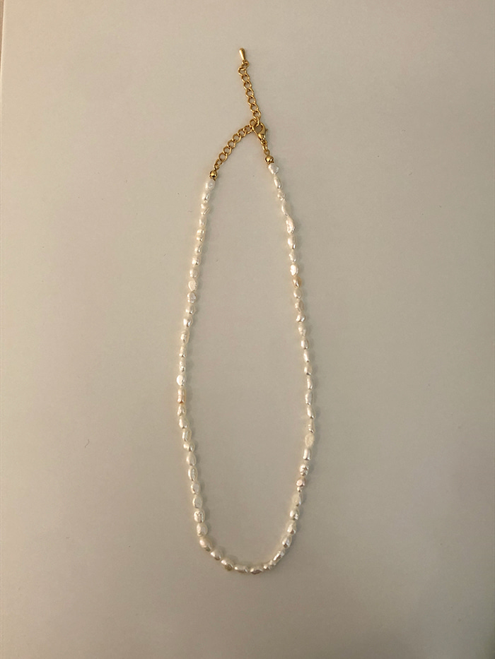 Line Pearl Necklace
